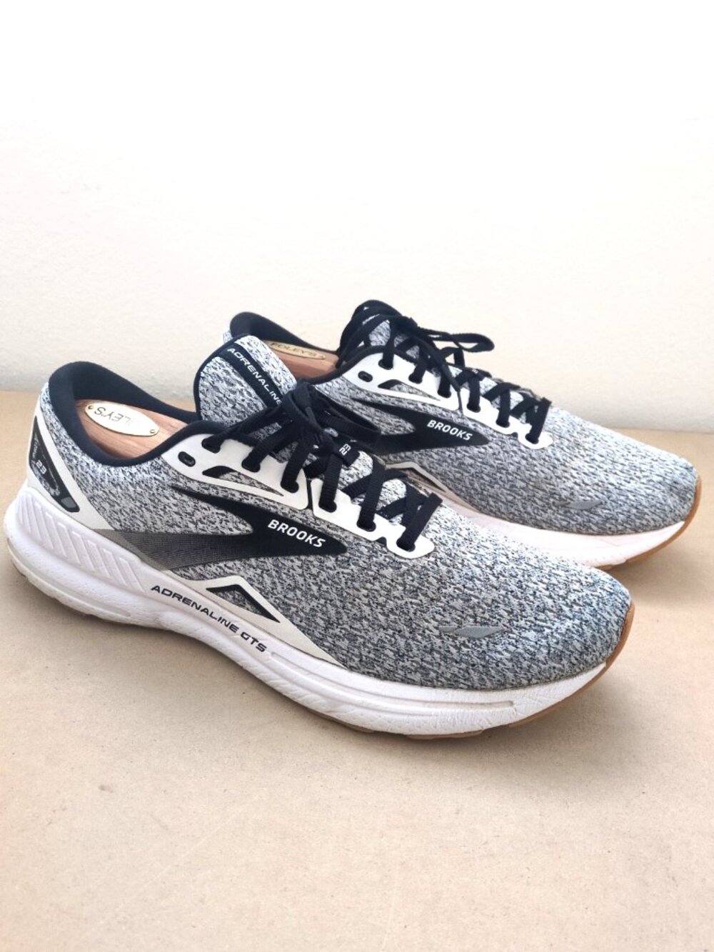 Brooks Adrenaline GTS 23 Training Shoe Mens Size 12 Black/White